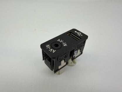 Genuine MINI Cooper R56 R55 R60 USB AUX AV-In Interface Socket Port 9229242 OEM