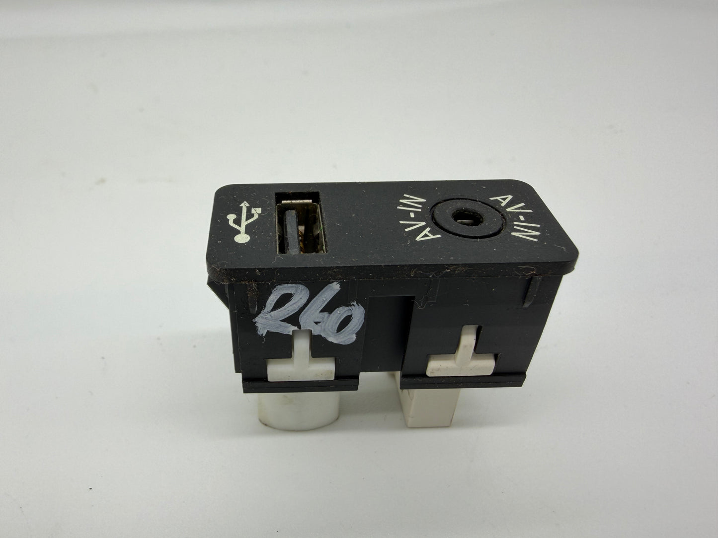Genuine MINI Cooper R56 R55 R60 USB AUX AV-In Interface Socket Port 9229242 OEM